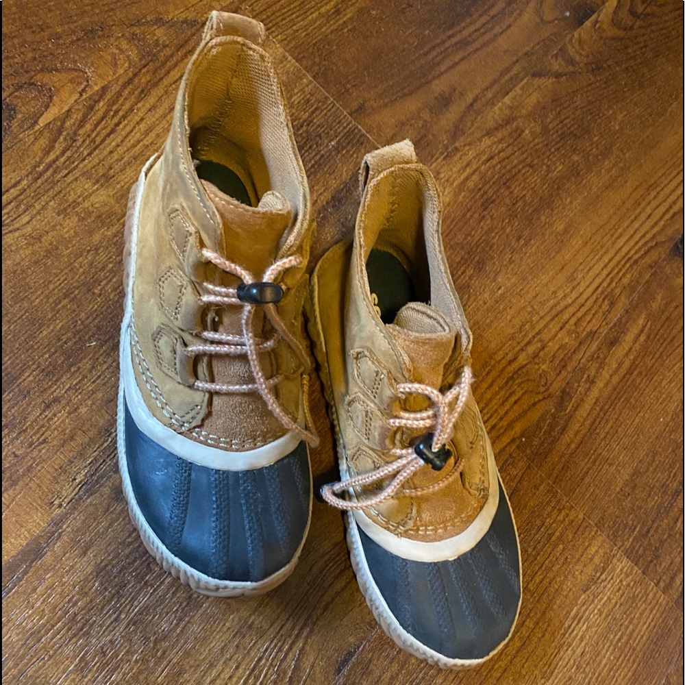 Sorel Out N About boots size 2
